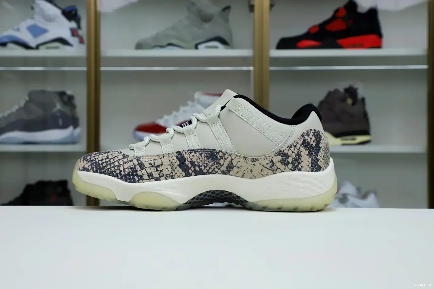 AIR 11 JORDAN LIGHT LOW SNAKESKIN Kimikick BONE 0720
